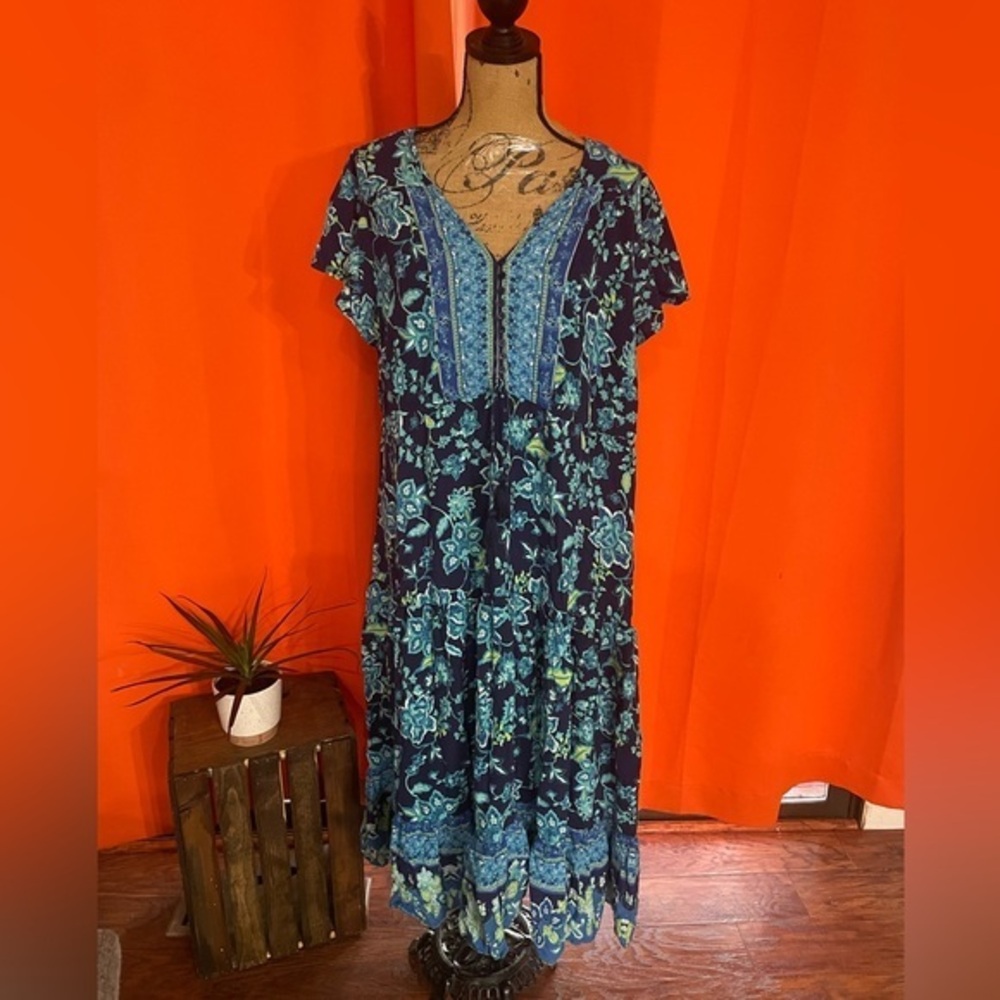 Avenue Dress Size 20